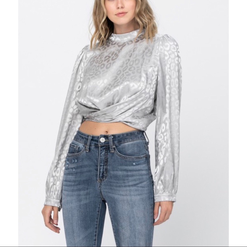 Beautiful silver print back tie blouse top - Picture 5 of 9